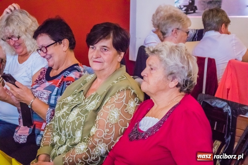 Zdjęcie w galerii na portalu naszraciborz.pl: Odznaki dla zasłużonych, czyli Dzień Seniora w Raciborzu wiadomości z regionu