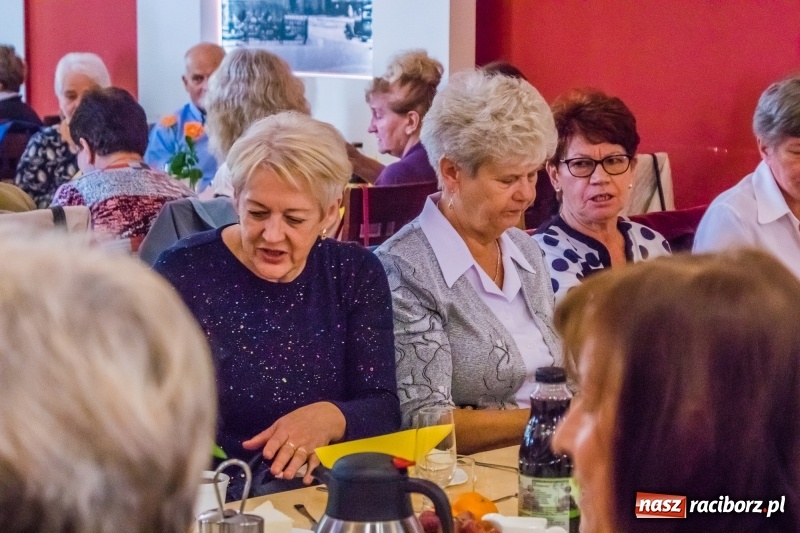 Zdjęcie w galerii na portalu naszraciborz.pl: Odznaki dla zasłużonych, czyli Dzień Seniora w Raciborzu wiadomości z regionu