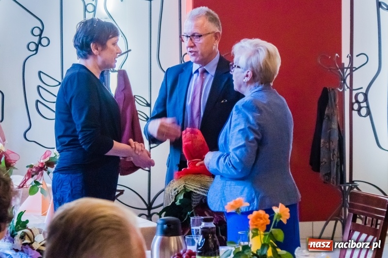 Zdjęcie w galerii na portalu naszraciborz.pl: Odznaki dla zasłużonych, czyli Dzień Seniora w Raciborzu wiadomości z regionu