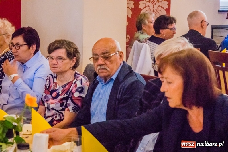 Zdjęcie w galerii na portalu naszraciborz.pl: Odznaki dla zasłużonych, czyli Dzień Seniora w Raciborzu wiadomości z regionu