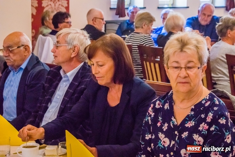 Zdjęcie w galerii na portalu naszraciborz.pl: Odznaki dla zasłużonych, czyli Dzień Seniora w Raciborzu wiadomości z regionu