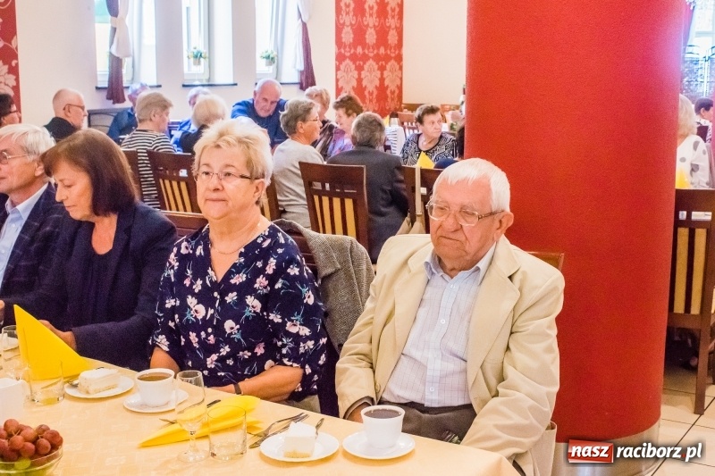 Zdjęcie w galerii na portalu naszraciborz.pl: Odznaki dla zasłużonych, czyli Dzień Seniora w Raciborzu wiadomości z regionu