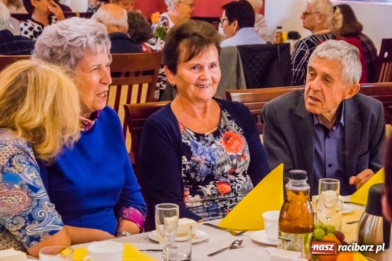 Zdjęcie w galerii na portalu naszraciborz.pl: Odznaki dla zasłużonych, czyli Dzień Seniora w Raciborzu wiadomości z regionu