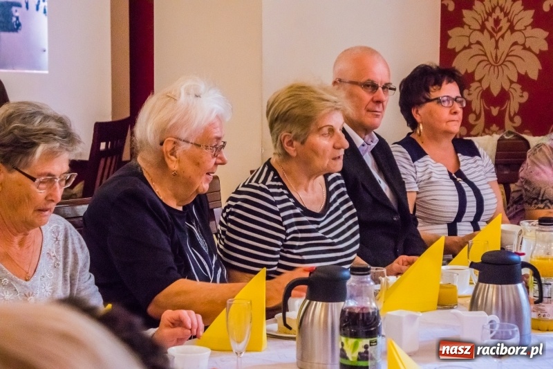 Zdjęcie w galerii na portalu naszraciborz.pl: Odznaki dla zasłużonych, czyli Dzień Seniora w Raciborzu wiadomości z regionu
