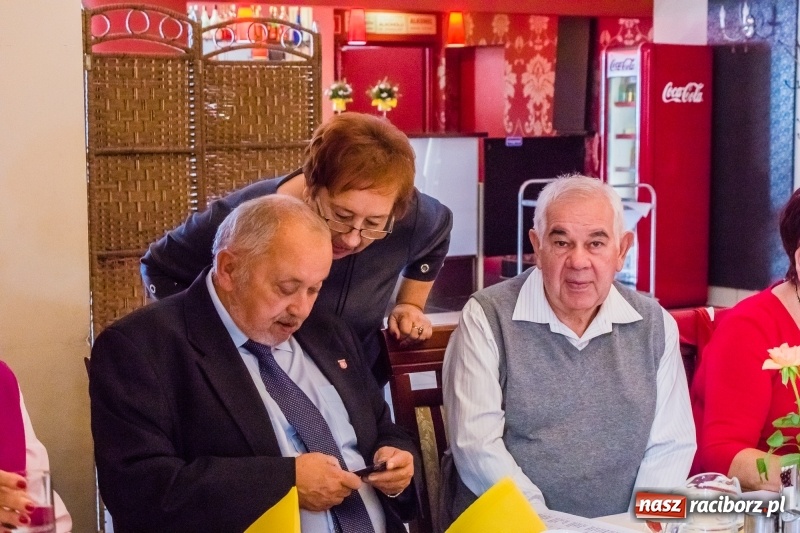 Zdjęcie w galerii na portalu naszraciborz.pl: Odznaki dla zasłużonych, czyli Dzień Seniora w Raciborzu wiadomości z regionu