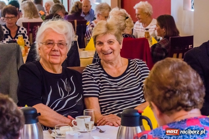 Zdjęcie w galerii na portalu naszraciborz.pl: Odznaki dla zasłużonych, czyli Dzień Seniora w Raciborzu wiadomości z regionu