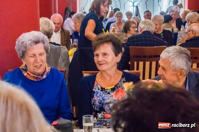 Zdjęcie w galerii na portalu naszraciborz.pl: Odznaki dla zasłużonych, czyli Dzień Seniora w Raciborzu wiadomości z regionu