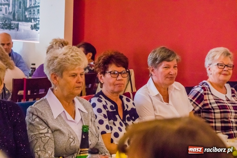 Zdjęcie w galerii na portalu naszraciborz.pl: Odznaki dla zasłużonych, czyli Dzień Seniora w Raciborzu wiadomości z regionu