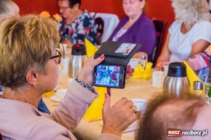 Zdjęcie w galerii na portalu naszraciborz.pl: Odznaki dla zasłużonych, czyli Dzień Seniora w Raciborzu wiadomości z regionu