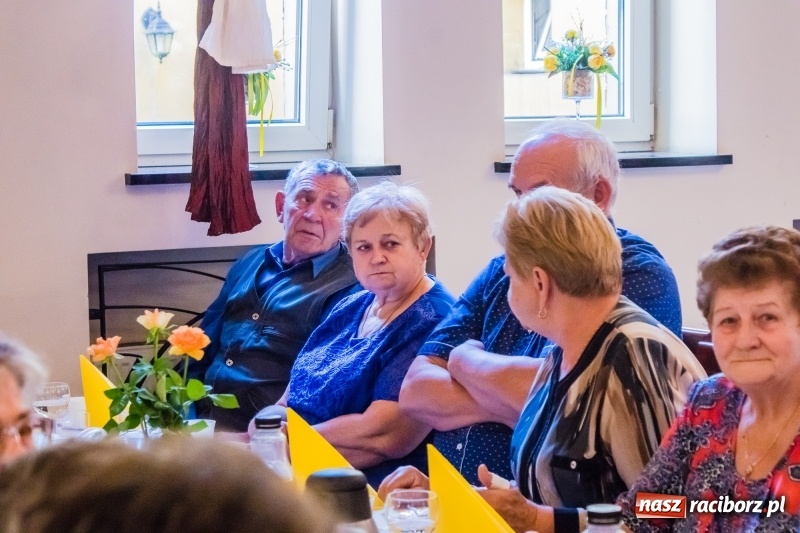 Zdjęcie w galerii na portalu naszraciborz.pl: Odznaki dla zasłużonych, czyli Dzień Seniora w Raciborzu wiadomości z regionu