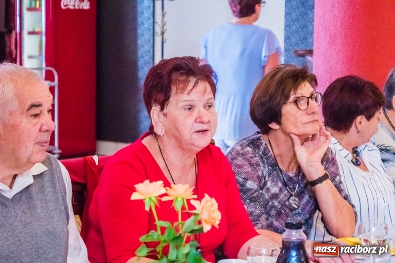 Zdjęcie w galerii na portalu naszraciborz.pl: Odznaki dla zasłużonych, czyli Dzień Seniora w Raciborzu wiadomości z regionu