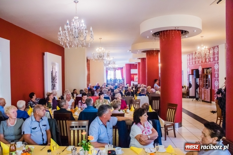 Zdjęcie w galerii na portalu naszraciborz.pl: Odznaki dla zasłużonych, czyli Dzień Seniora w Raciborzu wiadomości z regionu