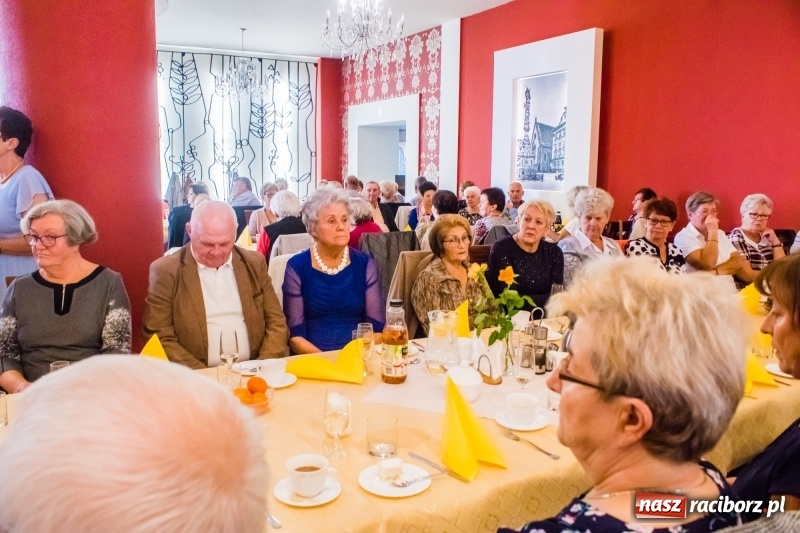 Zdjęcie w galerii na portalu naszraciborz.pl: Odznaki dla zasłużonych, czyli Dzień Seniora w Raciborzu wiadomości z regionu