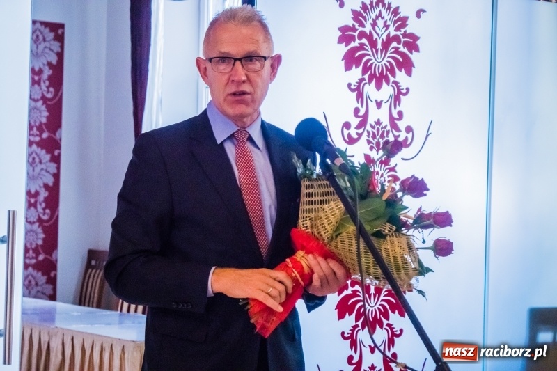 Zdjęcie w galerii na portalu naszraciborz.pl: Odznaki dla zasłużonych, czyli Dzień Seniora w Raciborzu wiadomości z regionu