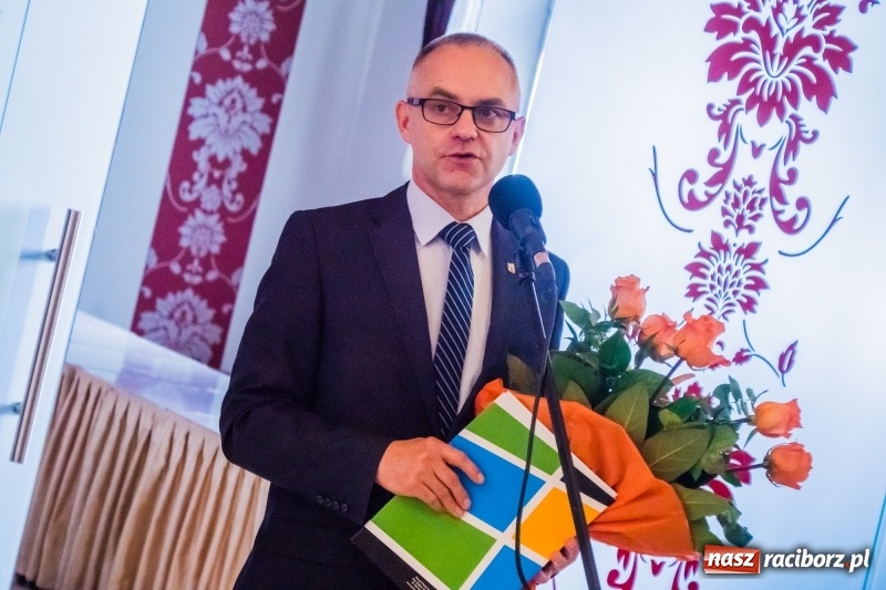 Zdjęcie w galerii na portalu naszraciborz.pl: Odznaki dla zasłużonych, czyli Dzień Seniora w Raciborzu wiadomości z regionu