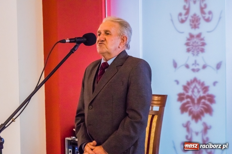 Zdjęcie w galerii na portalu naszraciborz.pl: Odznaki dla zasłużonych, czyli Dzień Seniora w Raciborzu wiadomości z regionu