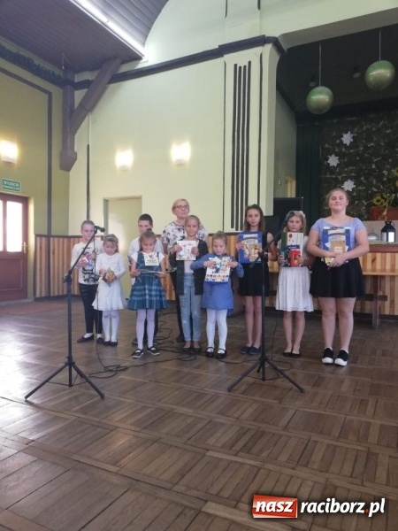 Zdjęcie w galerii na portalu naszraciborz.pl: W Borucinie obchodzono XVIII Dzień Papieski wiadomości z regionu