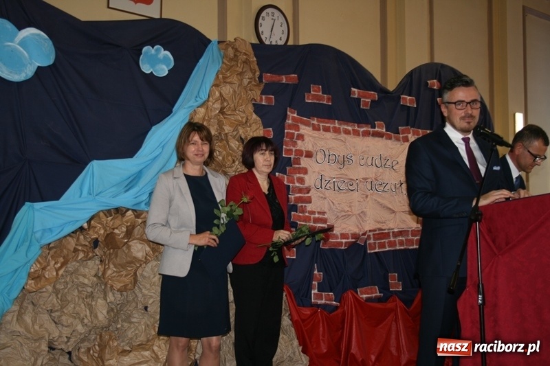 Zdjęcie w galerii na portalu naszraciborz.pl: Święto Edukacji Narodowej w raciborskim Ekonomiku wiadomości z regionu