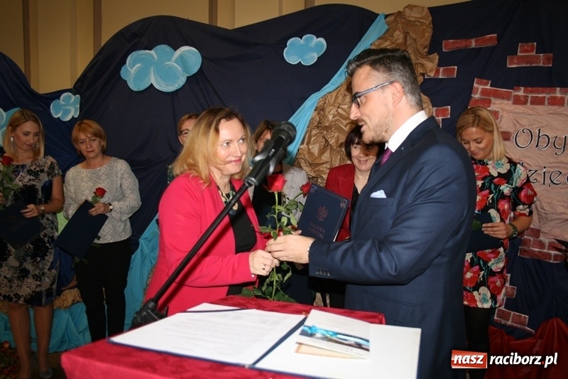 Zdjęcie w galerii na portalu naszraciborz.pl: Święto Edukacji Narodowej w raciborskim Ekonomiku wiadomości z regionu