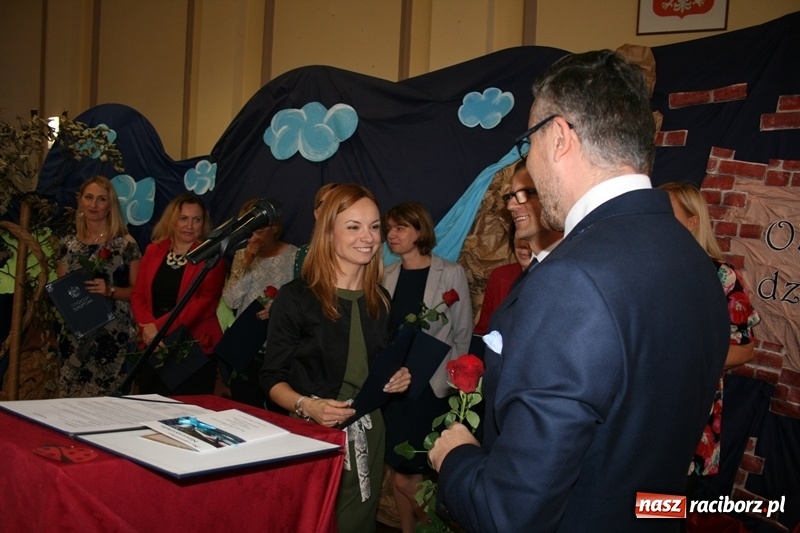 Zdjęcie w galerii na portalu naszraciborz.pl: Święto Edukacji Narodowej w raciborskim Ekonomiku wiadomości z regionu