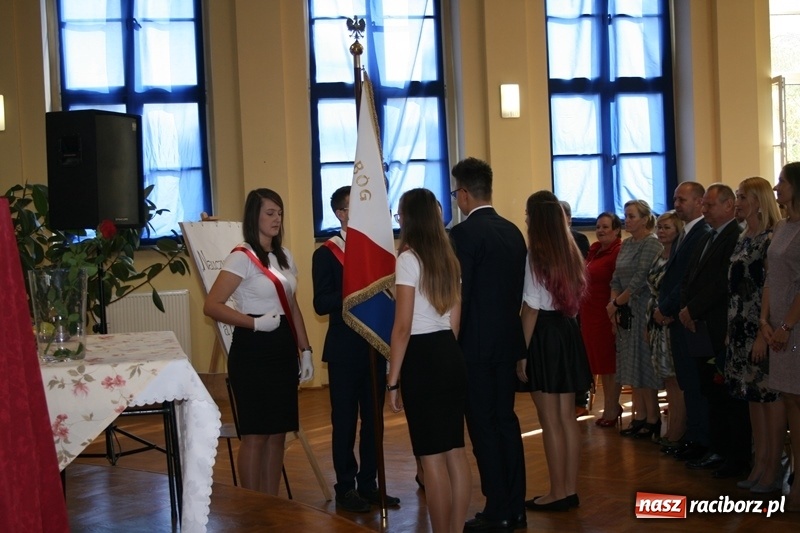 Zdjęcie w galerii na portalu naszraciborz.pl: Święto Edukacji Narodowej w raciborskim Ekonomiku wiadomości z regionu