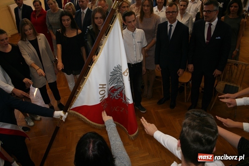 Zdjęcie w galerii na portalu naszraciborz.pl: Święto Edukacji Narodowej w raciborskim Ekonomiku wiadomości z regionu