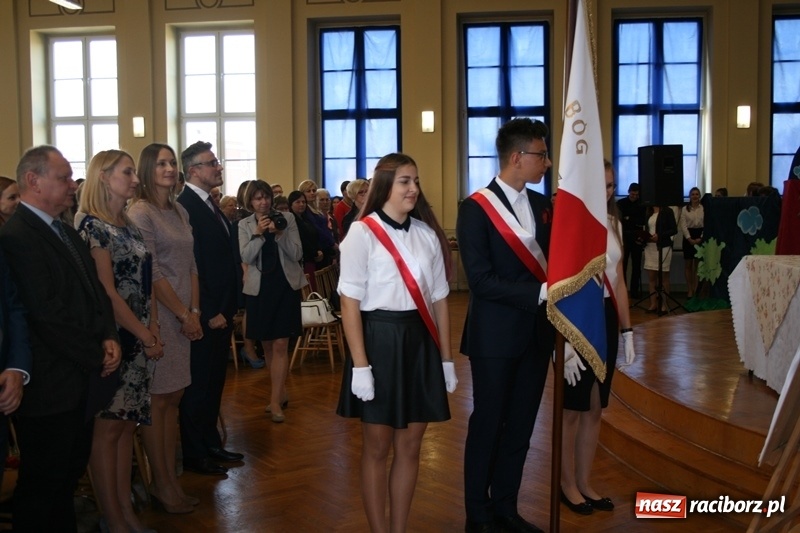 Zdjęcie w galerii na portalu naszraciborz.pl: Święto Edukacji Narodowej w raciborskim Ekonomiku wiadomości z regionu