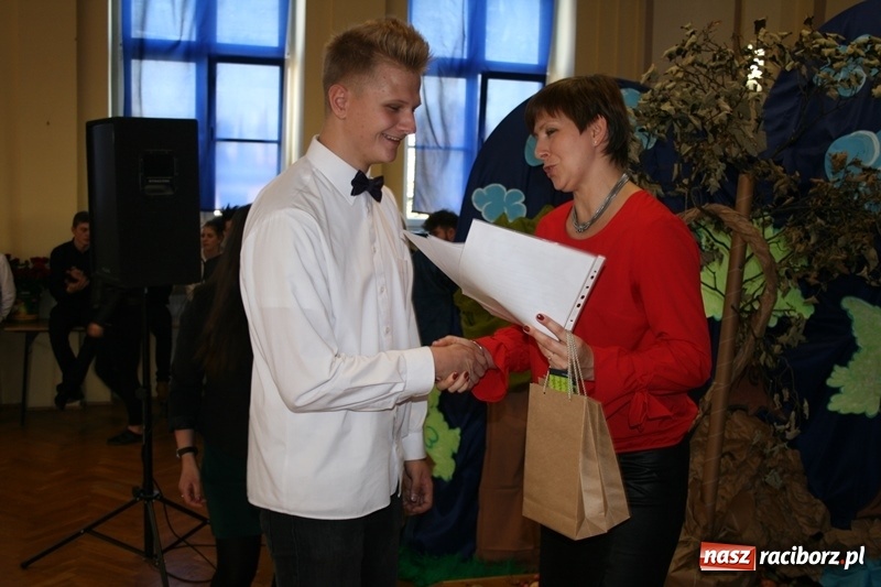 Zdjęcie w galerii na portalu naszraciborz.pl: Święto Edukacji Narodowej w raciborskim Ekonomiku wiadomości z regionu