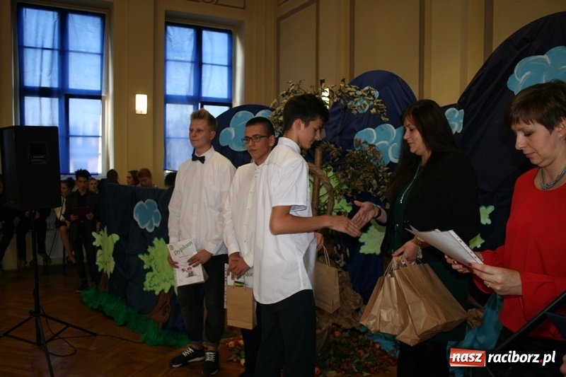 Zdjęcie w galerii na portalu naszraciborz.pl: Święto Edukacji Narodowej w raciborskim Ekonomiku wiadomości z regionu