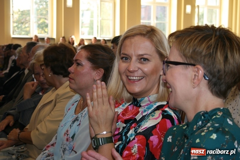 Zdjęcie w galerii na portalu naszraciborz.pl: Święto Edukacji Narodowej w raciborskim Ekonomiku wiadomości z regionu