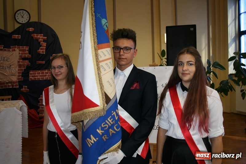 Zdjęcie w galerii na portalu naszraciborz.pl: Święto Edukacji Narodowej w raciborskim Ekonomiku wiadomości z regionu