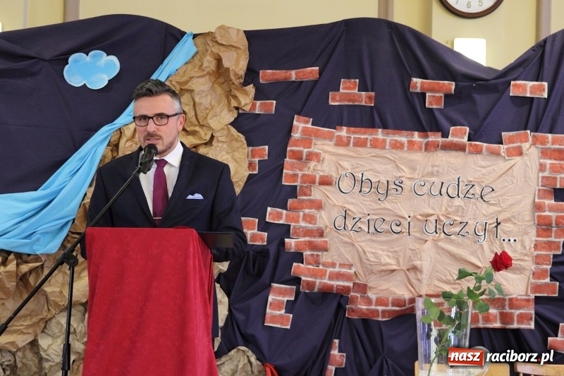 Zdjęcie w galerii na portalu naszraciborz.pl: Święto Edukacji Narodowej w raciborskim Ekonomiku wiadomości z regionu