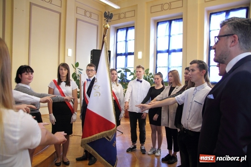 Zdjęcie w galerii na portalu naszraciborz.pl: Święto Edukacji Narodowej w raciborskim Ekonomiku wiadomości z regionu