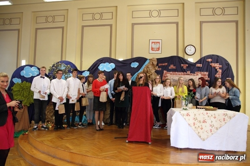 Zdjęcie w galerii na portalu naszraciborz.pl: Święto Edukacji Narodowej w raciborskim Ekonomiku wiadomości z regionu