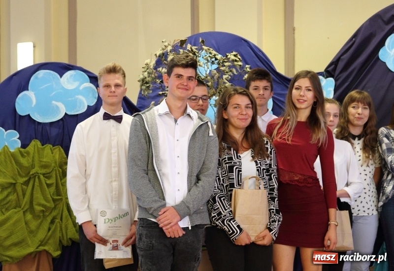 Zdjęcie w galerii na portalu naszraciborz.pl: Święto Edukacji Narodowej w raciborskim Ekonomiku wiadomości z regionu