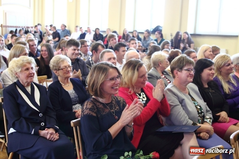 Zdjęcie w galerii na portalu naszraciborz.pl: Święto Edukacji Narodowej w raciborskim Ekonomiku wiadomości z regionu