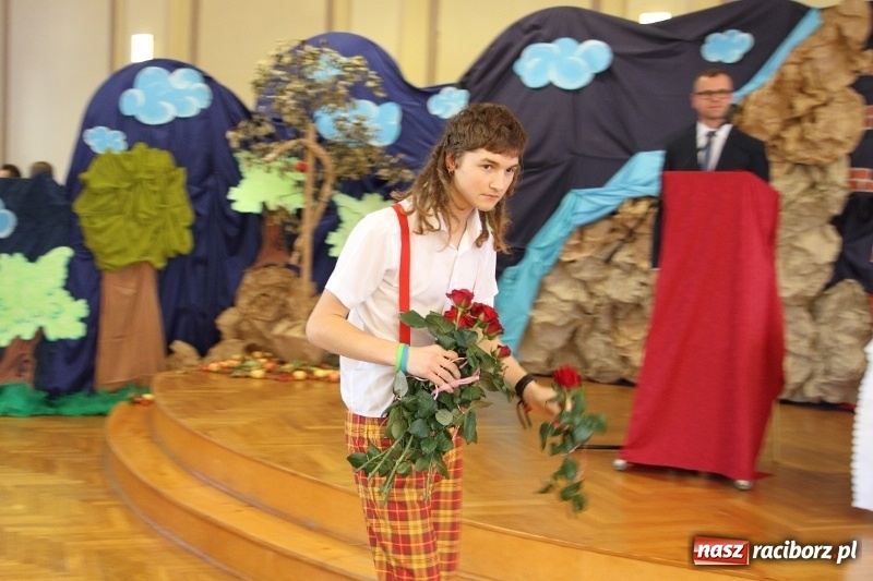 Zdjęcie w galerii na portalu naszraciborz.pl: Święto Edukacji Narodowej w raciborskim Ekonomiku wiadomości z regionu