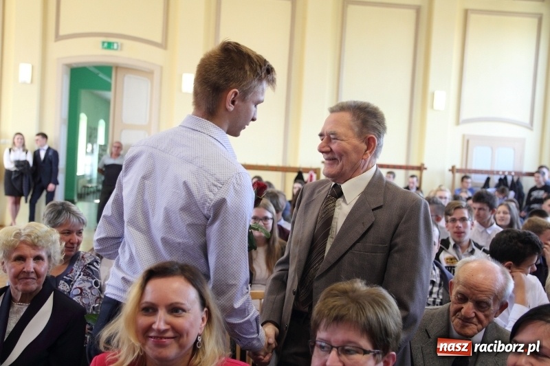 Zdjęcie w galerii na portalu naszraciborz.pl: Święto Edukacji Narodowej w raciborskim Ekonomiku wiadomości z regionu