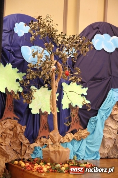 Zdjęcie w galerii na portalu naszraciborz.pl: Święto Edukacji Narodowej w raciborskim Ekonomiku wiadomości z regionu