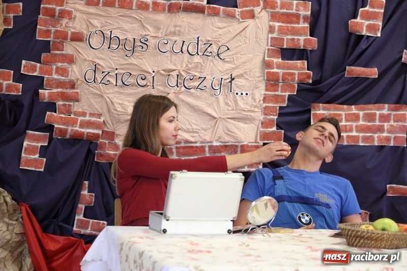 Zdjęcie w galerii na portalu naszraciborz.pl: Święto Edukacji Narodowej w raciborskim Ekonomiku wiadomości z regionu