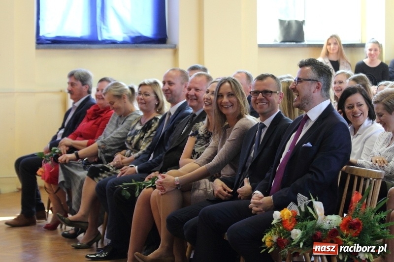 Zdjęcie w galerii na portalu naszraciborz.pl: Święto Edukacji Narodowej w raciborskim Ekonomiku wiadomości z regionu