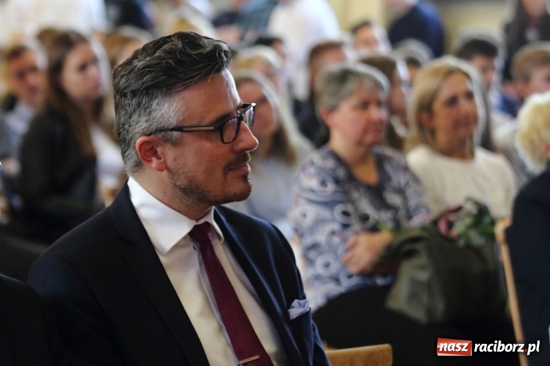 Zdjęcie w galerii na portalu naszraciborz.pl: Święto Edukacji Narodowej w raciborskim Ekonomiku wiadomości z regionu