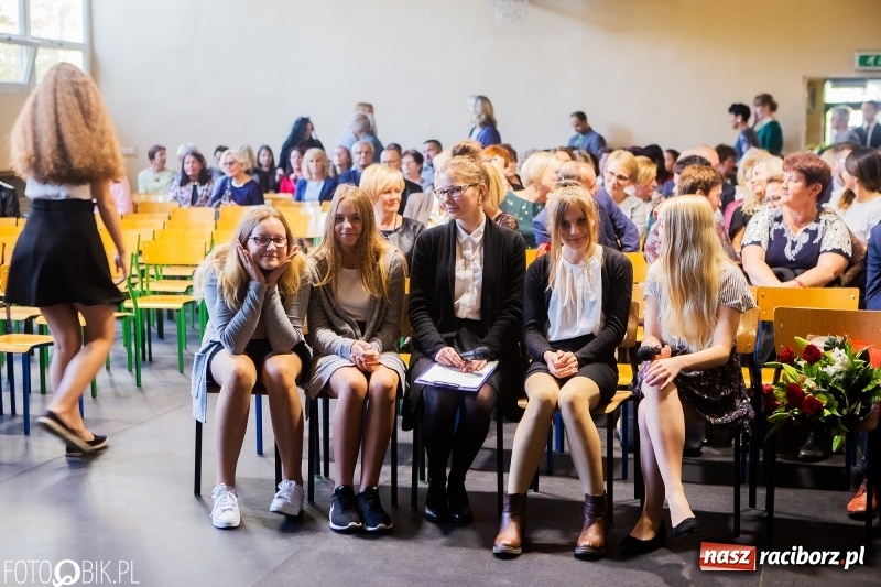 Zdjęcie w galerii na portalu naszraciborz.pl: Miejska oświata świętowała w SP 4  wiadomości z regionu