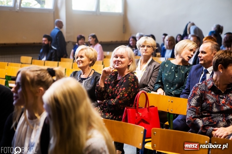 Zdjęcie w galerii na portalu naszraciborz.pl: Miejska oświata świętowała w SP 4  wiadomości z regionu