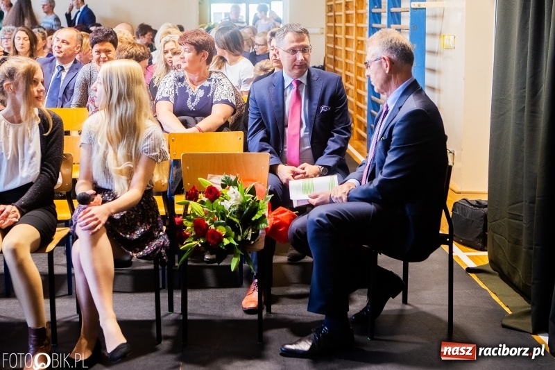 Zdjęcie w galerii na portalu naszraciborz.pl: Miejska oświata świętowała w SP 4  wiadomości z regionu