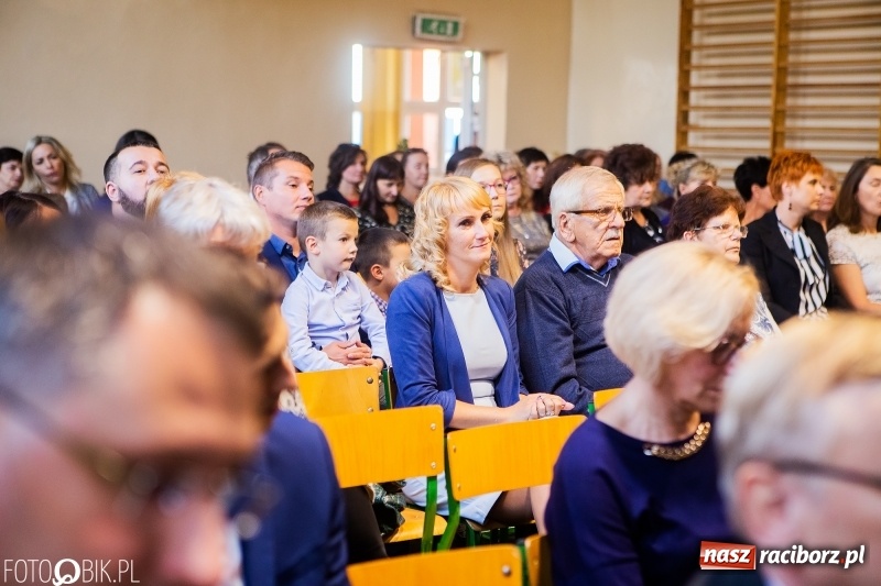 Zdjęcie w galerii na portalu naszraciborz.pl: Miejska oświata świętowała w SP 4  wiadomości z regionu