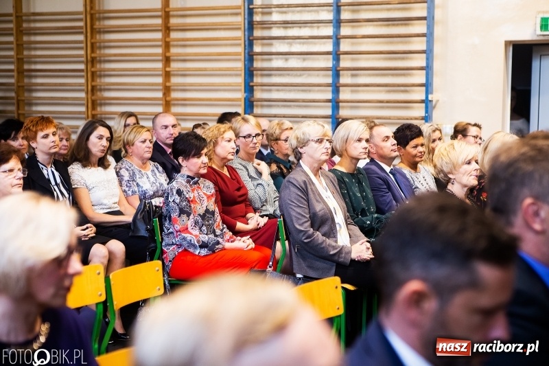 Zdjęcie w galerii na portalu naszraciborz.pl: Miejska oświata świętowała w SP 4  wiadomości z regionu