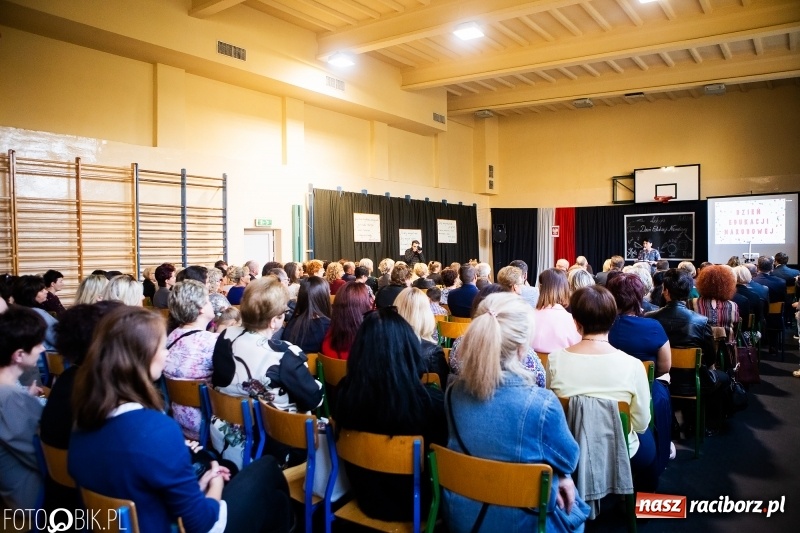 Zdjęcie w galerii na portalu naszraciborz.pl: Miejska oświata świętowała w SP 4  wiadomości z regionu