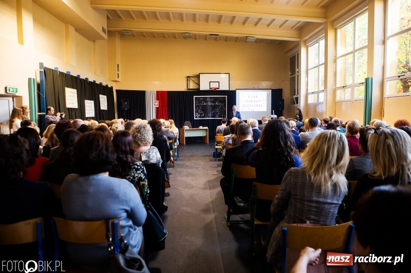 Zdjęcie w galerii na portalu naszraciborz.pl: Miejska oświata świętowała w SP 4  wiadomości z regionu