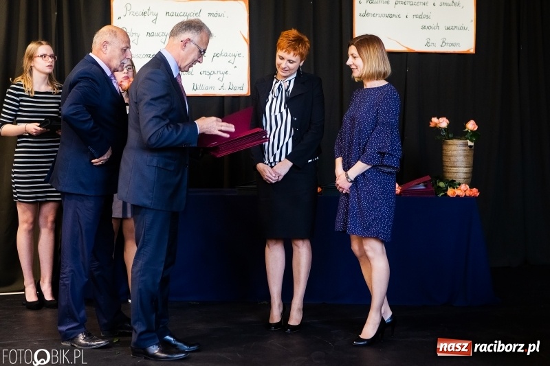 Zdjęcie w galerii na portalu naszraciborz.pl: Miejska oświata świętowała w SP 4  wiadomości z regionu